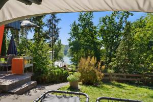 a patio with two benches and a view of a lake at Ferienhaus 219 in Zadelsdorf