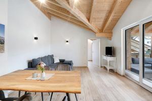 a living room with a table and a couch at Ferienwohnung Schwaiger Almblick in Bad Tölz