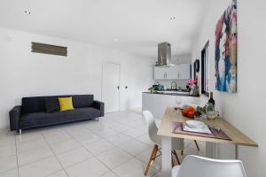 a living room with a couch and a table at Mi Casa Es Su Casa Nº4 in Albufeira +14 photos