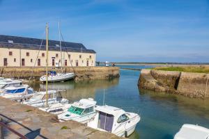 a group of boats are docked in a harbor at Le pré Nantais proche plage in Le Croisic