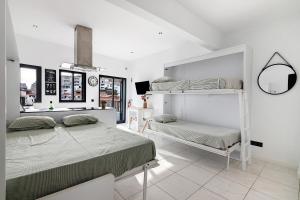 a bedroom with two bunk beds and a mirror at Mi Casa Es Su Casa Nº3 in Albufeira