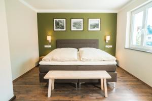 a bedroom with a bed and a table at Ferienwohnung 12 Kirschen in Durbach