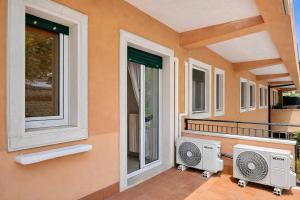 a house with two windows and a balcony at Santangelo in Monte SantʼAngelo