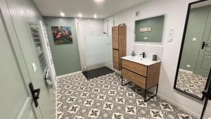 a bathroom with a sink and a shower with a mirror at Sous Le Tilleul - 3 personnes in Valréas +13 photos