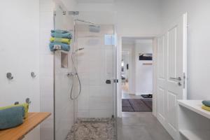 a bathroom with a shower with a glass door at Ferienwohnung Alte Liebe in Cuxhaven +15 photos