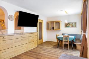 a kitchen with a table and a tv in a room at Ferienwohnung Paula in Leutasch