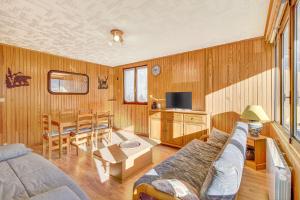 a living room with a couch and a table at Orciéres Village in Orcières