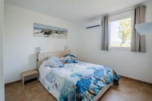 a bedroom with a bed and a window at Résidence du lac de Jouarres in Homps +23 photos