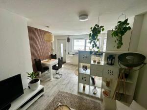 a living room with a table and a room with a living room at Ruhige Ferienwohnung in Appenweier