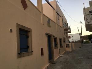 an empty alley next to a building at Emma's studio house by Kapsali beach in Kapsali
