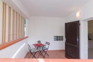 a room with a table and chairs and a window at Monolocale casa Lucia in Campo nell'Elba +17 photos