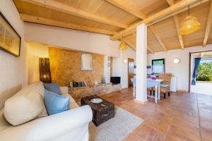 a living room with a couch and a table at Apartment Adults Only - Mallorca in Manacor