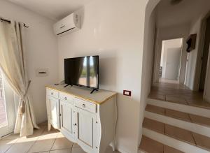 a tv on top of a dresser in a room at Apartment Simone in Baja Sardinia