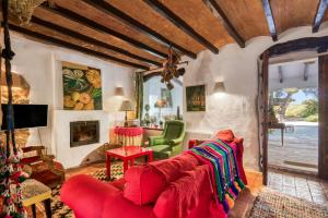a living room with a red couch and chairs at Toscana in Benissa