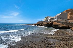 a view of the ocean from a rocky beach at Las Arenas Medio in La Mareta