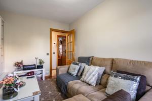a living room with a couch and a table at Rincón De Julia in Gijón