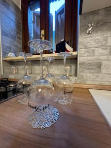 a group of wine glasses sitting on top of a counter at Genghetta in Rivotorto