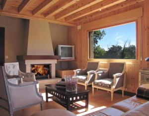 a living room with chairs and a fireplace at Vivir en el Campo in Cidones