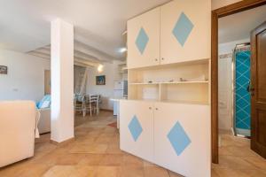 a room with a kitchen and a living room at Villa Simonetta n9 in Costa Rei