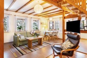 a living room with a large flat screen tv at Ferienwohnung Am Schleifenbach in Saalfeld