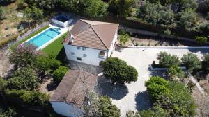 an aerial view of a house with a swimming pool at Casa El Molino in Montecorto