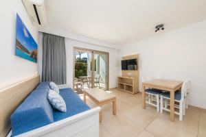 a bedroom with a bed and a desk and a table at Apartamento Bon Aire N1 in Cala Ferrera