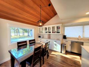 a kitchen with a dining room table and chairs at 79 Meadow House in Sunriver
