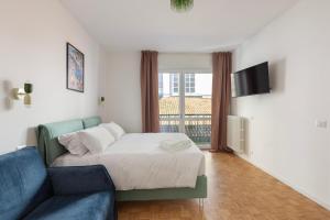 a living room with a bed and a couch at La Farmacia in Stresa +2 photos