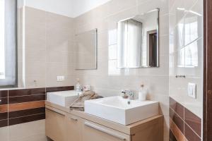 a bathroom with a white sink and a mirror at Beb Pulcino Nero Foiano in Foiano della Chiana +21 photos