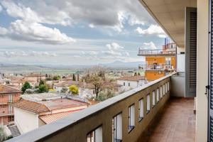 a balcony with a view of a city at Beb Pulcino Nero Foiano in Foiano della Chiana