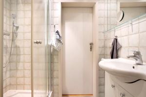 a bathroom with a sink and a shower at Ferienwohnung Spallholtz in Stralsund +15 photos