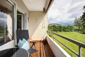a balcony with a table and a view of a field at Ferienappartement Magjar in Küssaberg