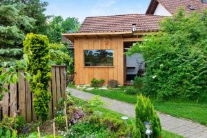 a garden with a wooden house with a fence at Jogis Paradies In Ruhiger Lage in Stockach