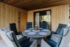 a dining room with a table and chairs at Domki nad Krasnem in Krasne