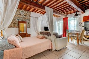a bedroom with a bed and a table in a room at Nido d'amore in Portoferraio
