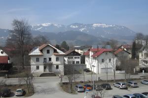 a city with cars parked in a parking lot with a mountain at Ferienwohnung Jule in Sonthofen