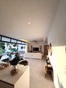 a kitchen and living room with a table and chairs at Sol de Arena Beachfront, Las Terrenas in Las Terrenas