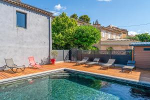 a patio with chairs and a swimming pool at Côté Cour in Rasteau