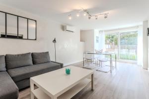 a living room with a couch and a table at Superbe F2 Spacieux - Saint Raphael in Saint-Raphaël