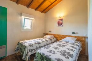 a room with two beds and a window at Villa Cap mer 17 in Saint-Palais-sur-Mer