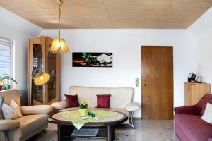 a living room with a couch and a table at Ferienwohnung Vierheller in Lauterbach