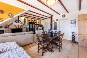 a dining room and living room with a table and chairs at Apartment Malsam in Bräunlingen