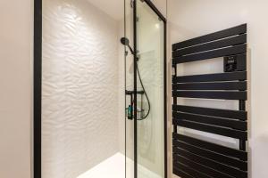 a shower with a glass door in a bathroom at Appartement du Théâtre Morlaix in Morlaix +13 photos