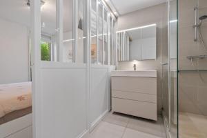 a white bathroom with a sink and a shower at Terrasse de Malissol in Vienne +17 photos