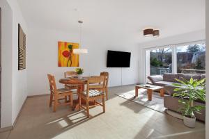 a living room with a table and a couch at Ferienwohnung am Klemmbach in Müllheim