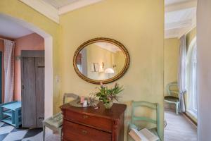 a room with a mirror and a dresser and chairs at Ferienhaus Sommerhaus Julin in Saal