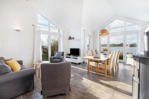 a living room with a table and a dining room at Sonnenuferhaus in Kosel