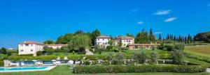 a large house with a garden and a swimming pool at Borgo Syrah in Cortona