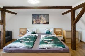 a bedroom with two beds in a room at Am Graben in Hasselfelde