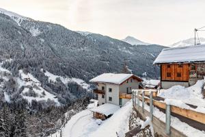 a view of a snow covered mountain with houses at Apart Elena in See